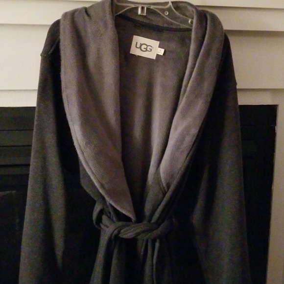 Ugg Robe - Picture 2 of 5